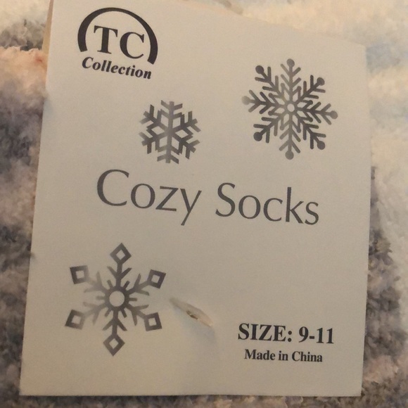 COPY - NWOT Two Pairs of Cozy Socks, A Part of the TC Collection Size 9-11 - Picture 4 of 5